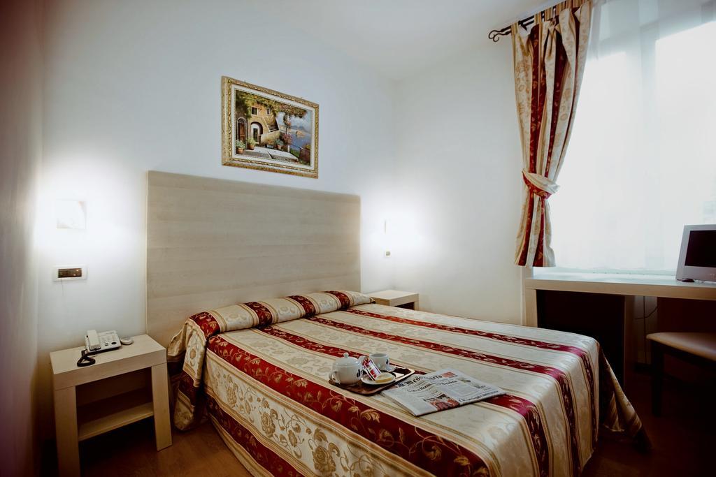 Hotel Saturnia Roma Quarto foto