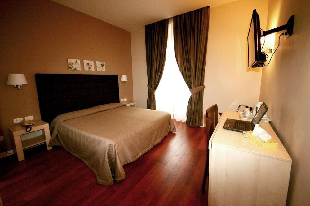 Hotel Saturnia Roma Exterior foto